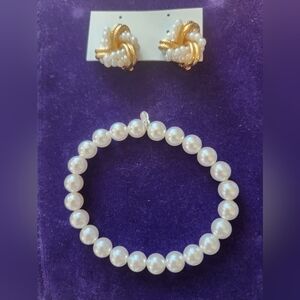 Elegant Pearl and Gold Jewelry Set